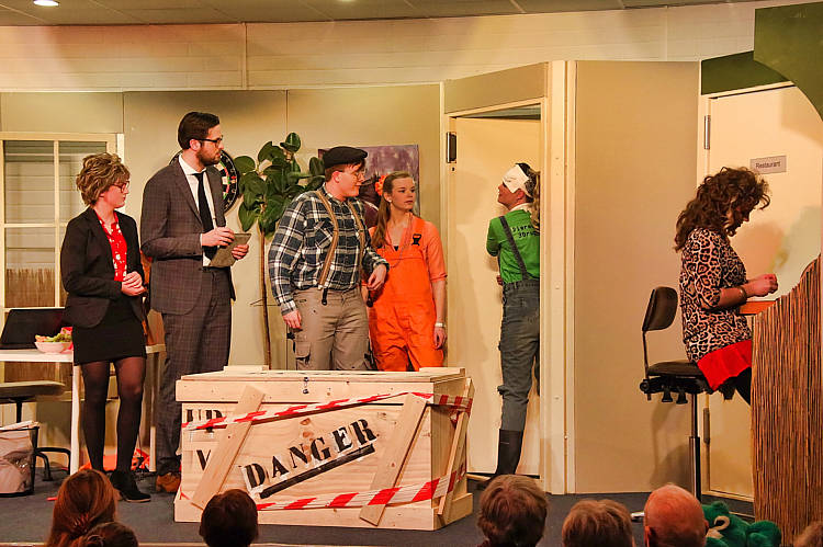 CPJ Waarder-Driebruggen met de klucht 'Dolle beestenboel'_64